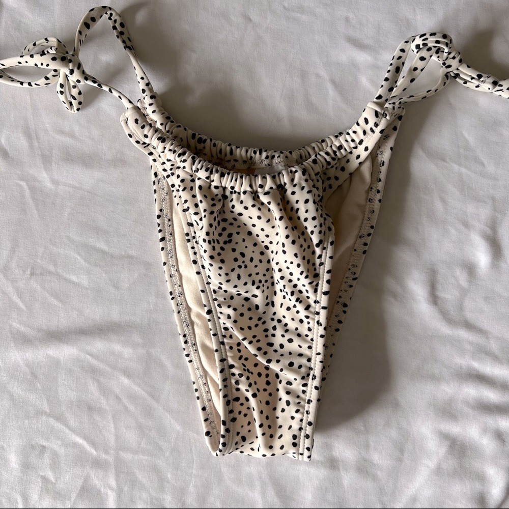 XHILARATION • High Cut Bikini Bottom Medium